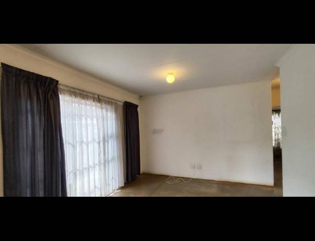 3 BEDROOM HOUSE FOR SALE IN SALFIN